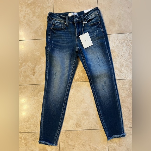 KanCan Distressed Dark Blue Skinny Jeans Mid Rise Size 5/26 - Picture 1 of 2